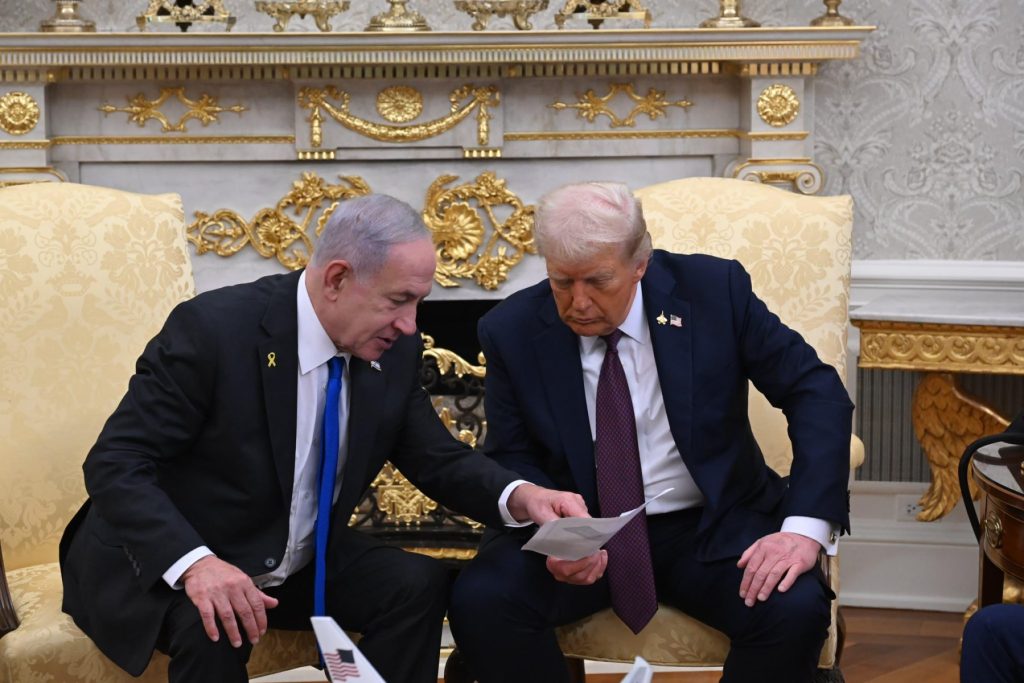 Oman critică rolul lui Trump în relațiile cu Iranul, acuzând influența Israelului Ministrul de externe al Omanului, Badr al-Busaidi, a lansat o critică dură la adresa fostului președinte american Donald Trump, acuzându-l că a fost influențat de Israel în politica sa față de Iran