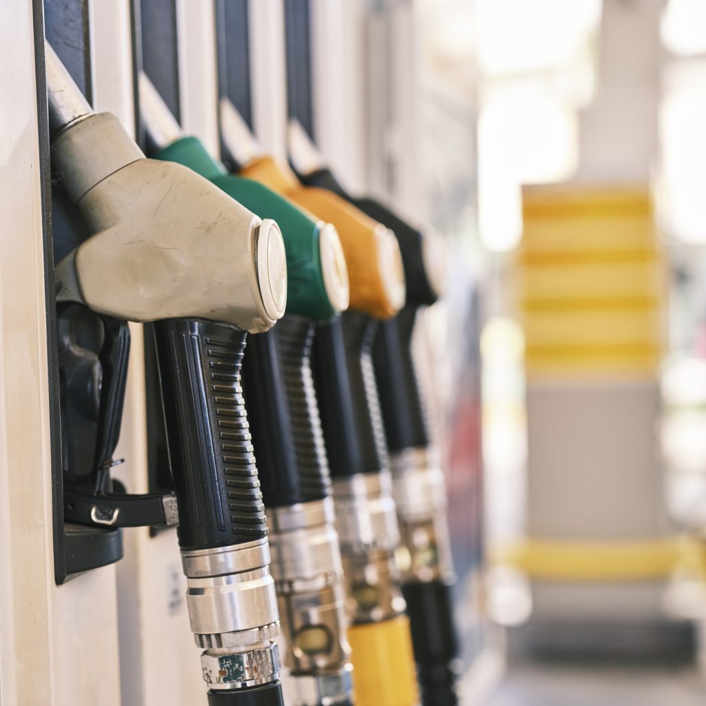Benzina și motorina se scumpesc din nou: Prețurile ating noi maxime la pompă București, 20 martie 2024 – Prețurile carburanților continuă să urce vertiginos, cu noi scumpiri înregistrate în această dimineață la benzinăria Petrom de pe strada Brașov din Sectorul 6