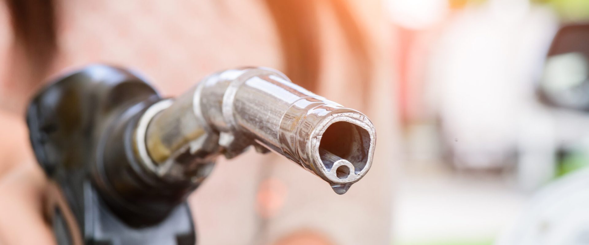 Ședință la guvern: Bolojan cu miniștrii despre prețul carburanților