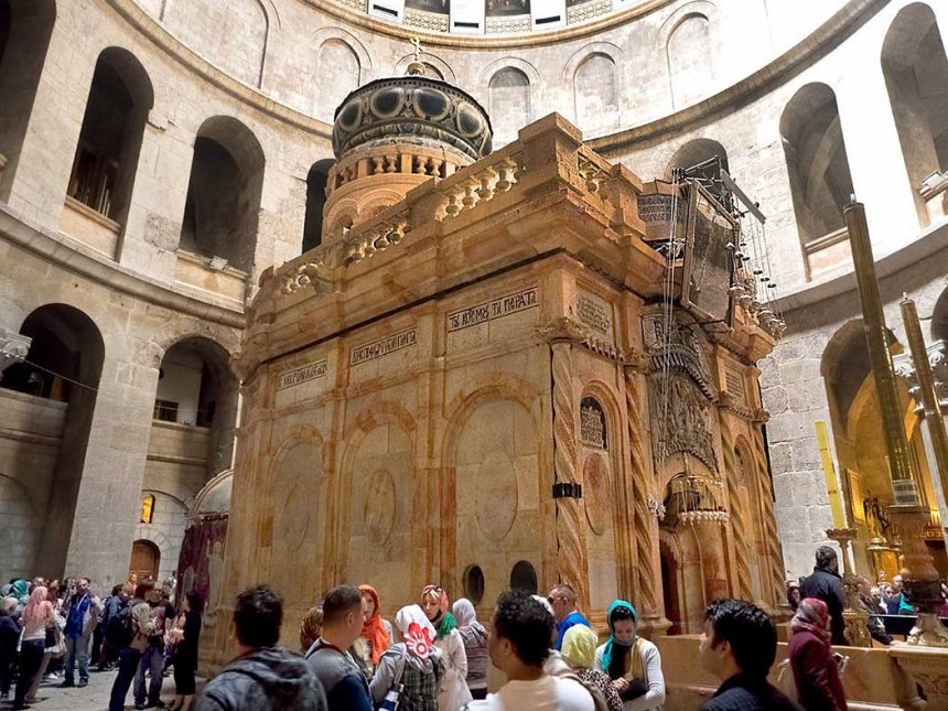 Premierul italian condamnă obstrucționarea patriarhului latin al Ierusalimului Premierul Italiei, Giorgia Meloni, a criticat duminică acțiunile poliției israeliene care l-au împiedicat pe Patriarhul latin al Ierusalimului să intre în Biserica Sfântului Mormânt pentru a celebra liturghia din Duminica Floriilor