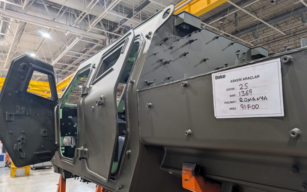 România trebuie să-și întărească industria de apărare pentru a asigura securitatea națională, potrivit experților Industria de apărare din România se confruntă cu o serie de provocări critice, iar o soluție viabilă implică producerea locală a unei părți semnificative din tehnica militară achiziționată