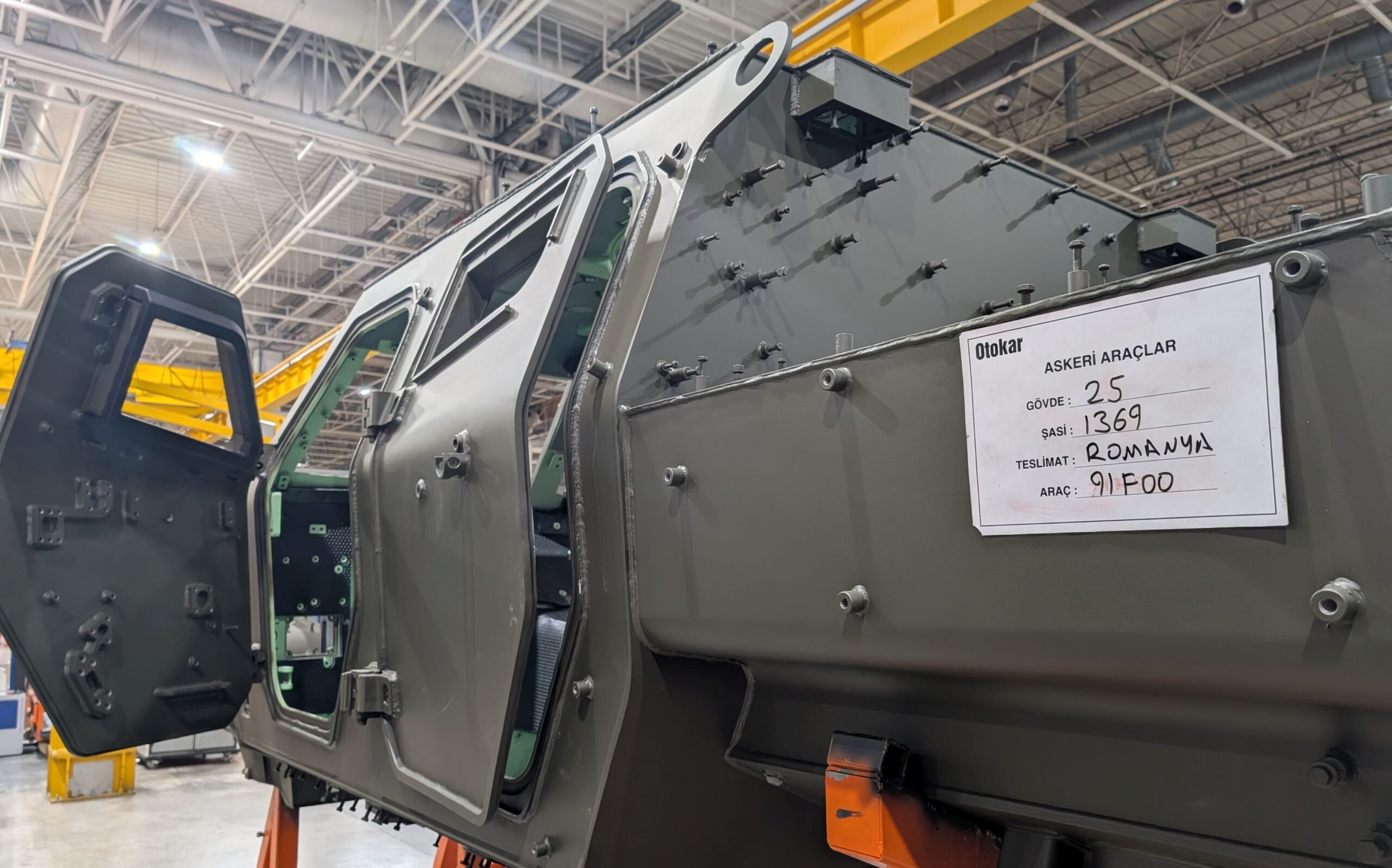 România trebuie să-și întărească industria de apărare pentru a asigura securitatea națională, potrivit experților Industria de apărare din România se confruntă cu o serie de provocări critice, iar o soluție viabilă implică producerea locală a unei părți semnificative din tehnica militară achiziționată