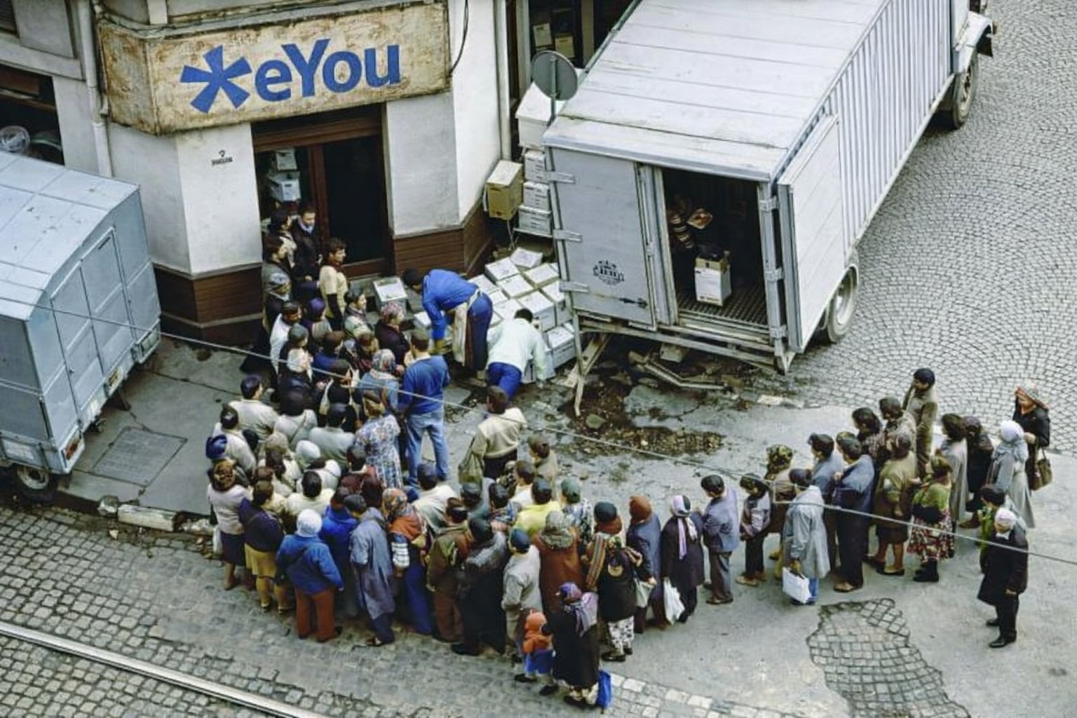 eYou Social: O promisiune de platformă europeană cu multe semne de întrebare O nouă platformă socială, eYou Social, promite o experiență online mai filtrată și mai utilă, dar lansarea sa vine cu o serie de întrebări legate de credibilitate și respectarea angajamentelor