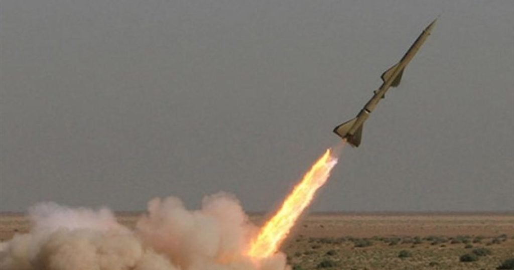 Rachete iraniene, trase spre Cipru: tensiuni crescute în Orientul Mijlociu Tensiunile din Orientul Mijlociu continuă să crească, după ce secretarul britanic al Apărării, John Healey, a dezvăluit că două rachete iraniene au fost lansate în direcția Ciprului