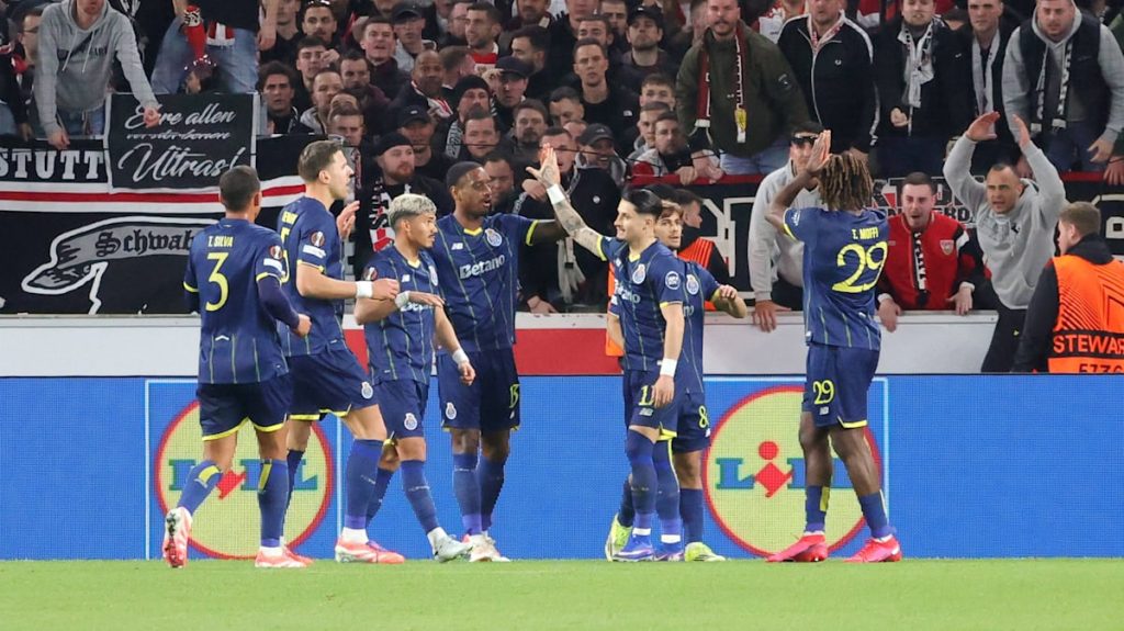 Stuttgart, învins de Porto în prima manșă a optimilor de finală VfB Stuttgart a pierdut meciul tur din optimile de finală ale Ligii Campionilor, în fața celor de la FC Porto, cu scorul de 2-1