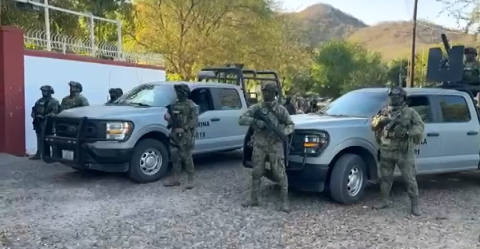 11 morți într-un raid al forțelor mexicane, lider de cartel capturat Un raid efectuat de forțele de securitate mexicane în orașul Culiacan, statul Sinaloa, a dus la moartea a 11 persoane și la capturarea lui Omar Oswaldo Torres, liderul unei facțiuni a temutului cartel Sinaloa