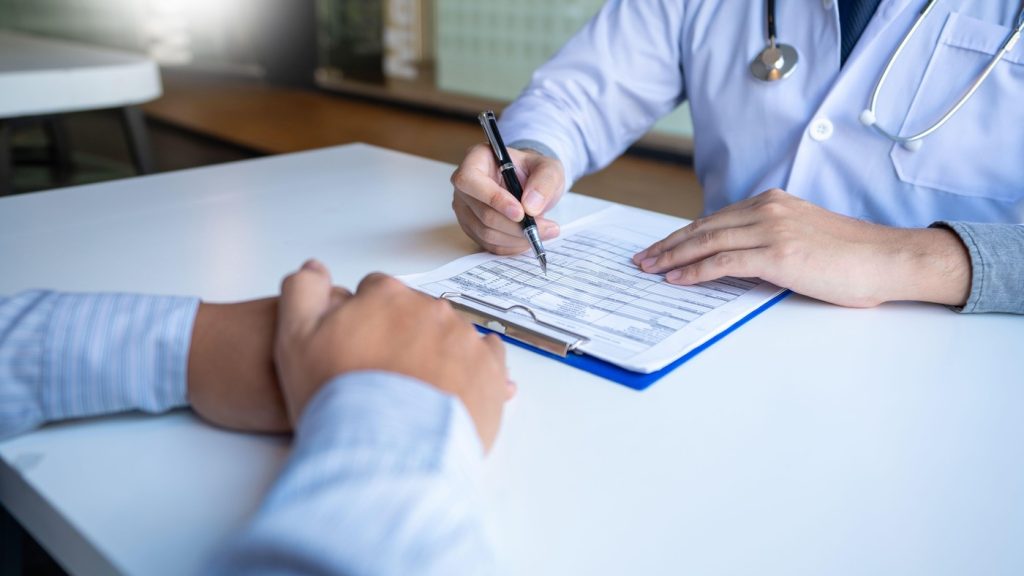 Asigurarea medicală după pierderea locului de muncă: Ce drepturi aveți și ce trebuie să faceți Pierderea locului de muncă, dincolo de impactul emoțional și financiar, ridică și aspecte legate de asigurarea medicală