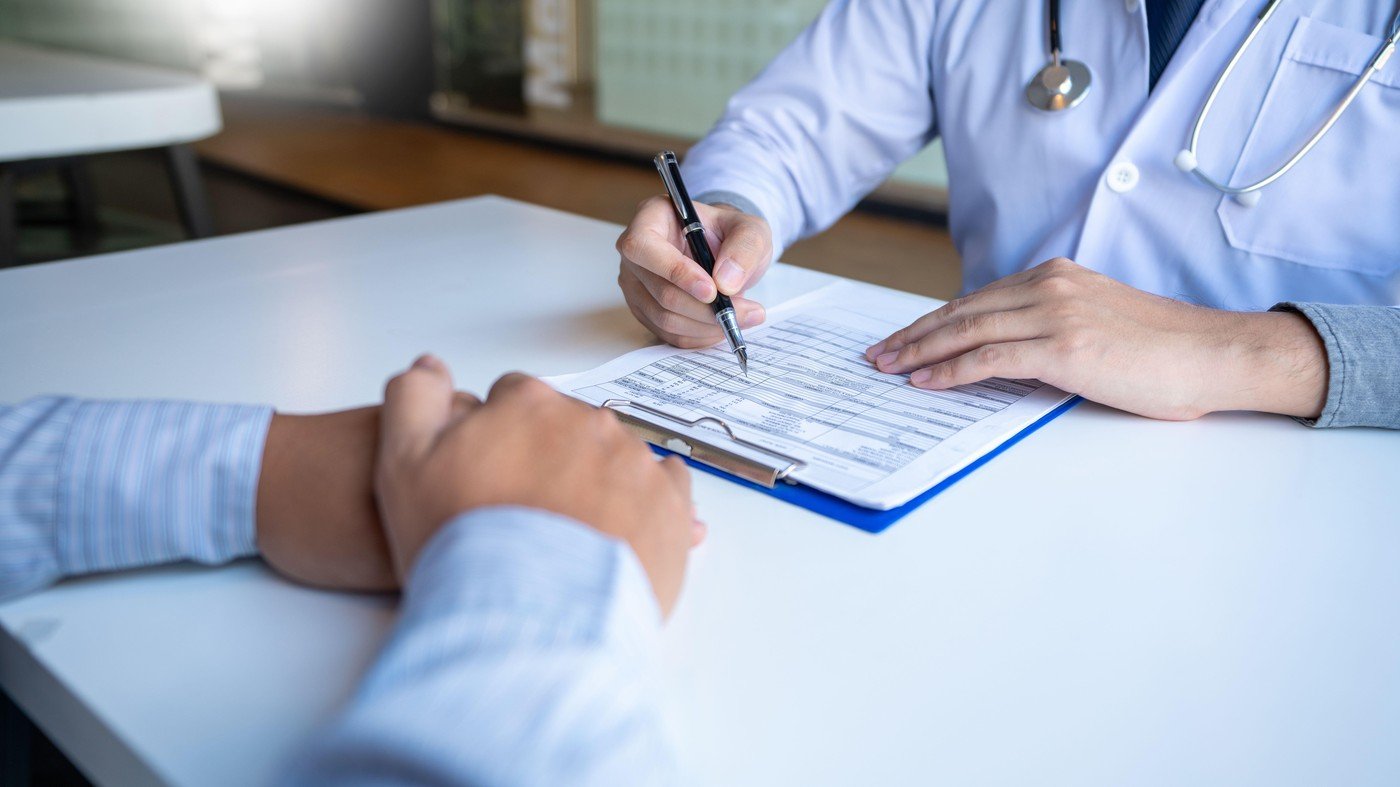 Asigurarea medicală după pierderea locului de muncă: Ce drepturi aveți și ce trebuie să faceți Pierderea locului de muncă, dincolo de impactul emoțional și financiar, ridică și aspecte legate de asigurarea medicală