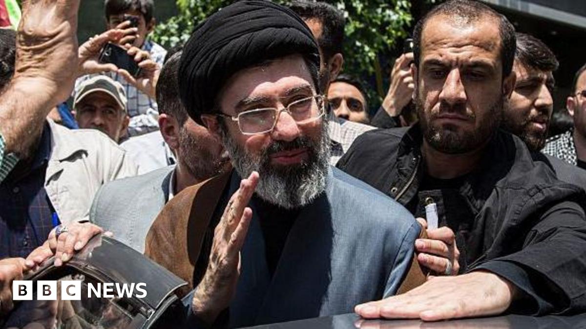 Cine este Mojtaba Khamenei, fiul liderului suprem iranian? Mojtaba Khamenei, fiul liderului suprem iranian Ali Khamenei, este o figură despre care se vorbește mult, dar despre care se știu puține lucruri concrete
