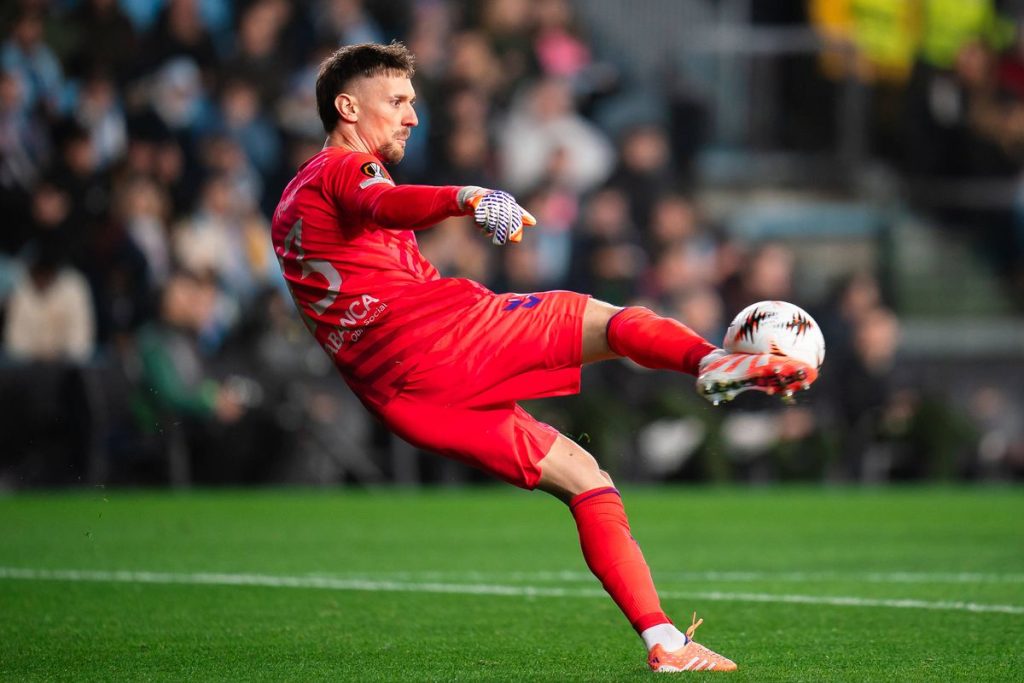 Ionuț Radu, titular în Europa League: Celta Vigo înfruntă Lyon în optimi Portarul român Ionuț Radu este titular în această seară pentru Celta Vigo în meciul din optimile Europa League, contra echipei franceze Lyon