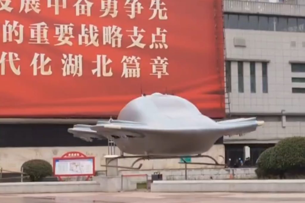 OZN-ul chinezesc care vrea să revoluționeze transportul urban: teste reușite și promisiuni pentru viitor Un vehicul aerian cu design neobișnuit, de formă circulară și asemănător unui OZN, dezvoltat de compania E-Hawk Technology, a trecut cu succes o serie de teste în China