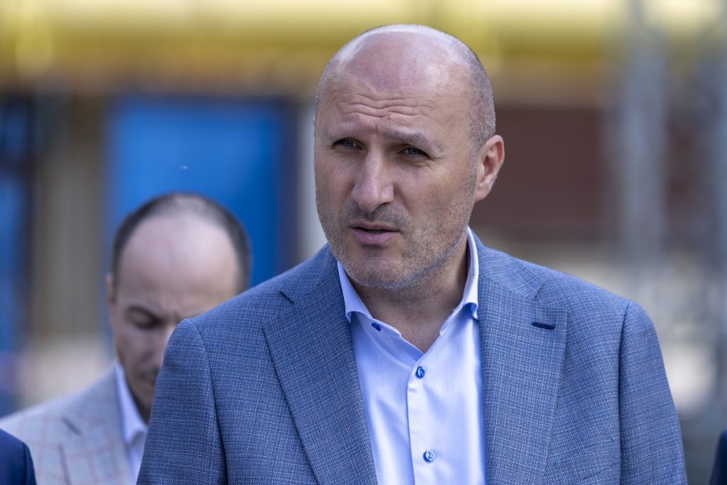 Claudiu Crețu, fostul director ELCEN, revine la conducerea companiei după ce instanța a ridicat interdicțiile Claudiu Crețu, fostul director general al ELCEN, trimis în judecată pentru corupție în decembrie anul trecut, are acum posibilitatea să revină la conducerea companiei