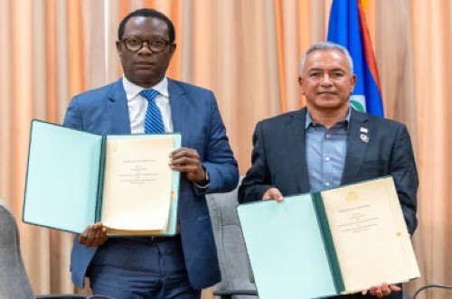 Guyana și Belize, parteneriat pentru protejarea pădurilor tropicale GEORGETOWN, Guyana – Guyana și Belize au semnat un memorandum de înțelegere (MoU) pentru a consolida cooperarea în domeniul conservării, gestionării durabile și protejării pădurilor
