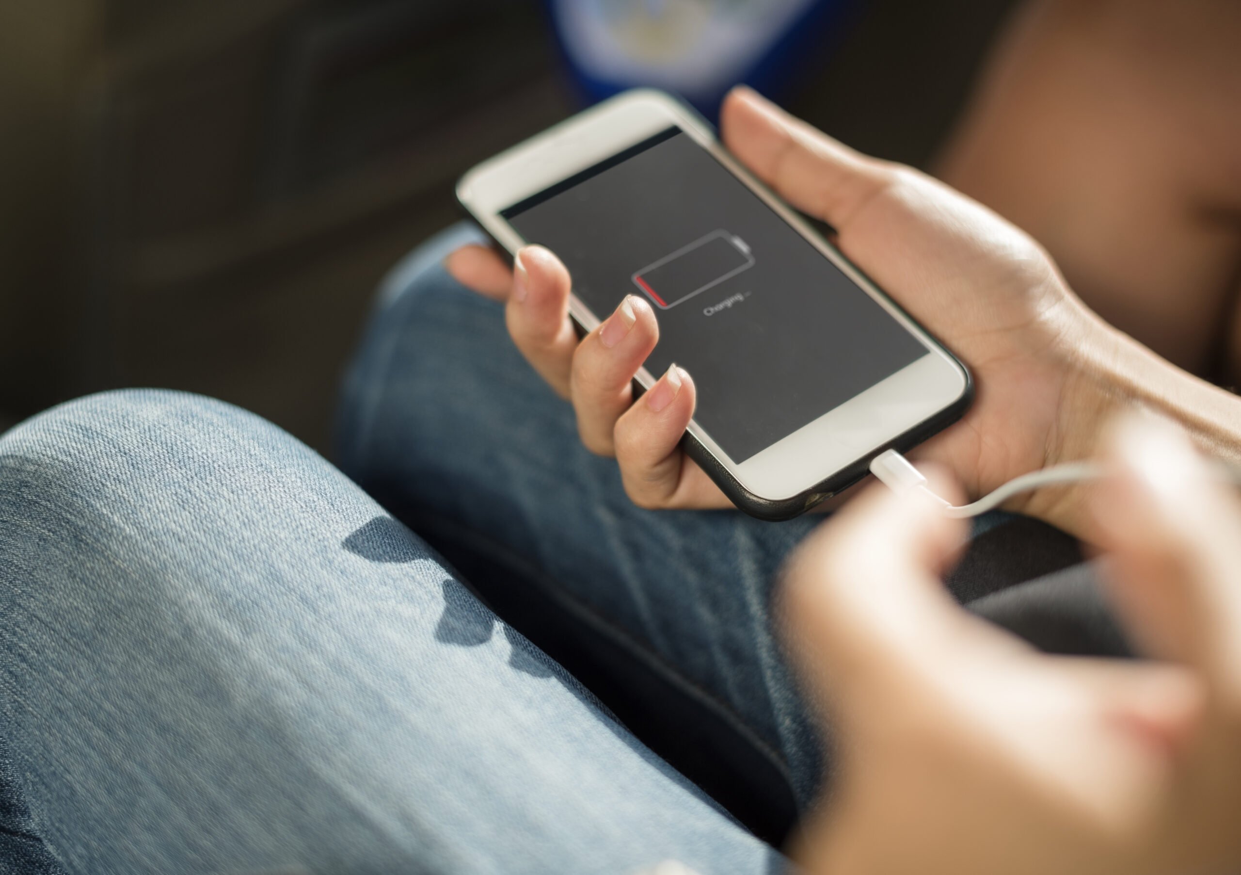 De ce se încinge telefonul la încărcare: Riscuri și soluții