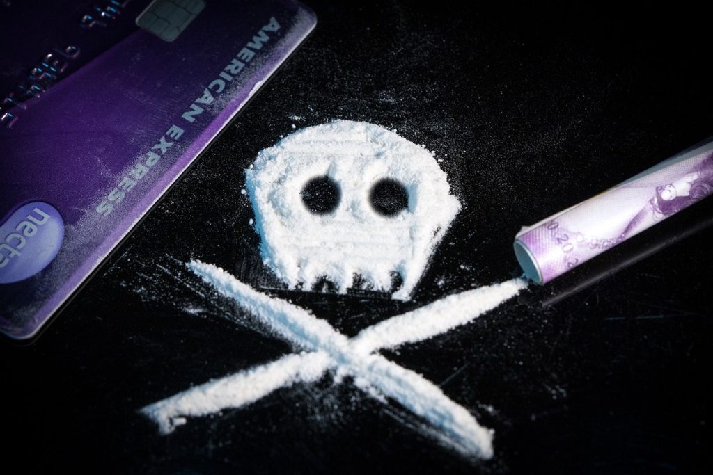 Schimbare de paradigmă în consumul de droguri: Cocaina și ketamina câștigă teren în Europa Un nou raport european, bazat pe analiza apelor uzate din 115 orașe, relevă o schimbare semnificativă în preferințele consumatorilor de droguri