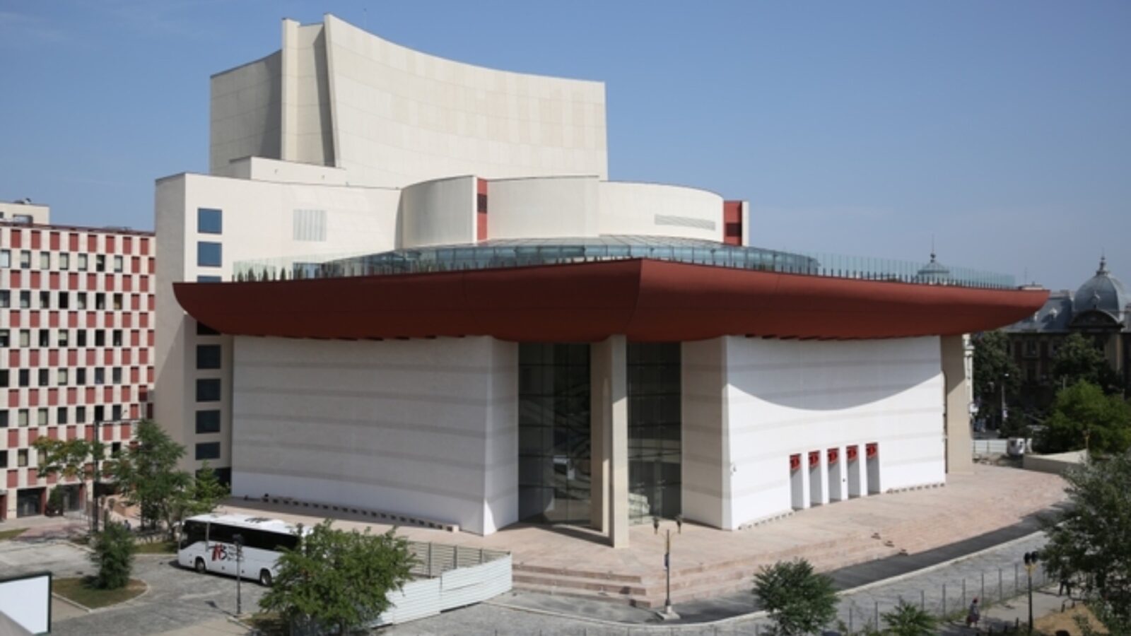 Concurs pentru conducerea Teatrului Național: Doi candidați avansează în etapa interviurilor Ministerul Culturii a anunțat rezultatele primei etape a concursului pentru ocuparea funcției de manager al Teatrului Național „I.L