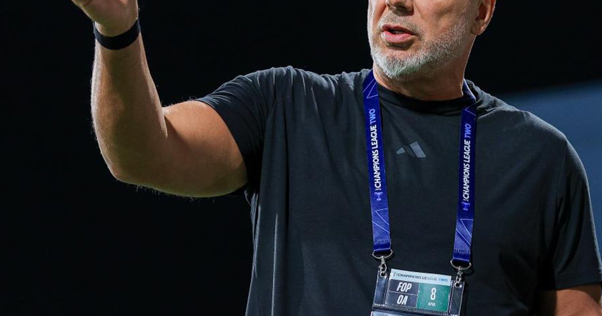 Olăroiu, rechemat în China: Contract uriaș pregătit după doar trei etape