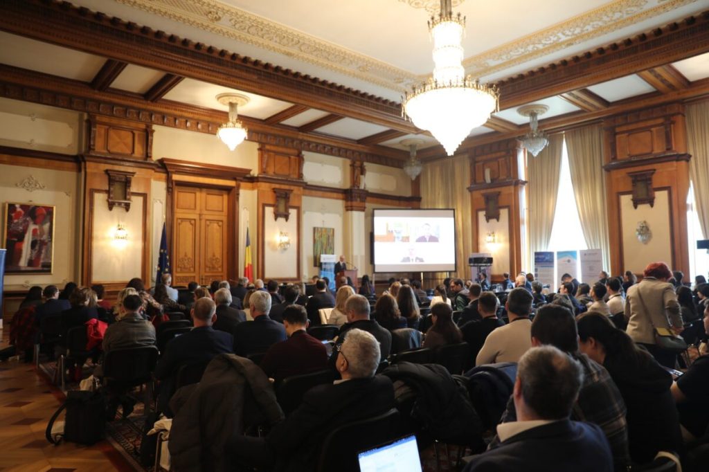 Experți în securitate cibernetică, reuniți la București pentru a discuta despre noile reguli europene Bucureștiul a găzduit, miercuri, conferința „CRA EUROPE 2026”, un eveniment dedicat implementării noilor reglementări europene privind securitatea produselor digitale