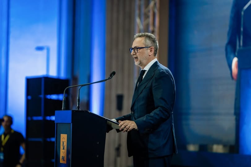 Tensiuni persistente în coaliția de guvernare: PNL și PSD, la cuțite după adoptarea bugetului Chiar și după adoptarea bugetului de stat în Parlament, disputele dintre Partidul Social Democrat (PSD) și Partidul Național Liberal (PNL) continuă, relevând tensiuni adânci în cadrul coaliției de guvernare