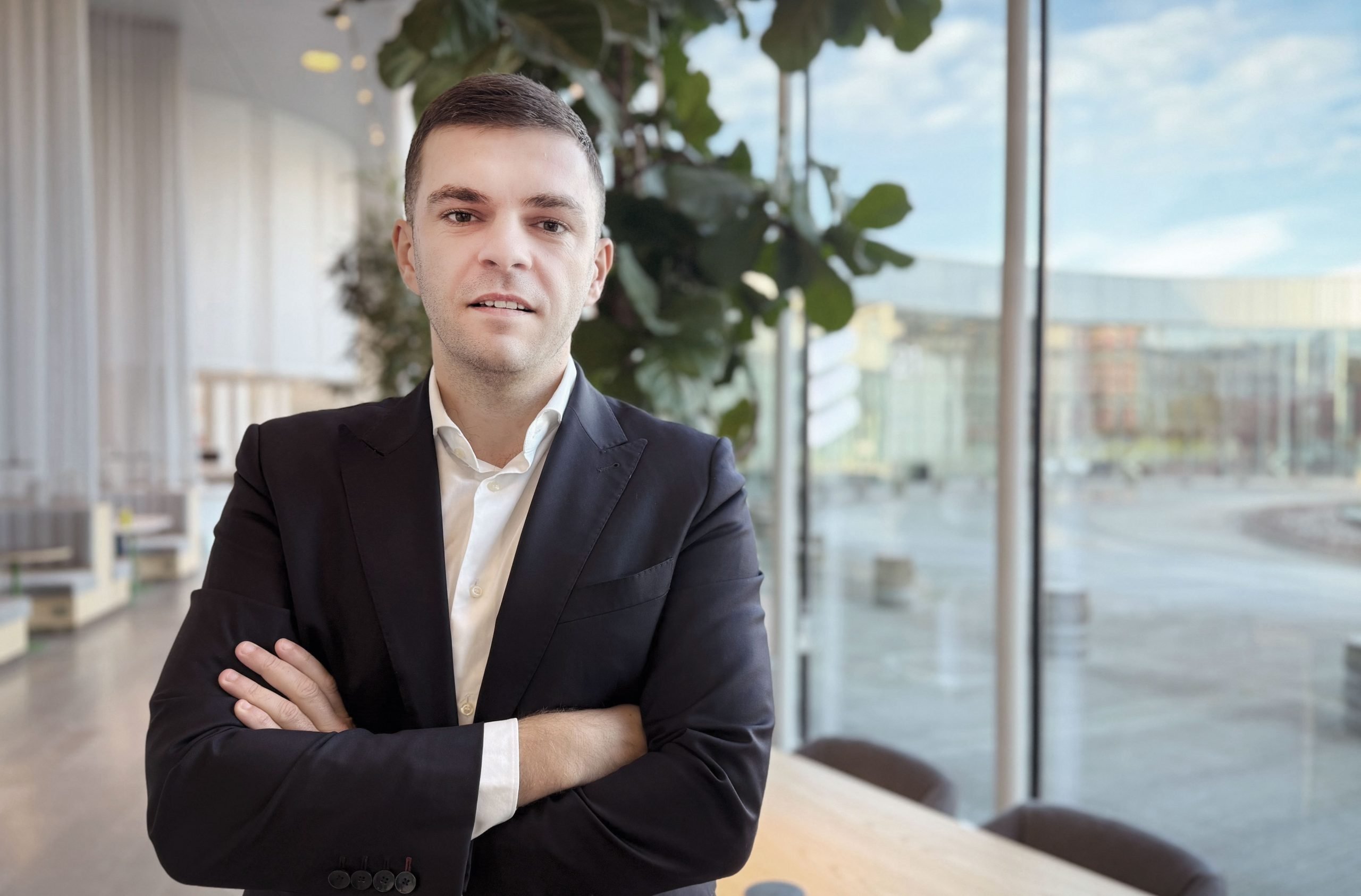 Daniel Tudose, 37 ani, Country Manager Ericsson: De la Londra la București 
Sau
Ericsson România: Daniel Tudose, noul Country Manager, un traseu global