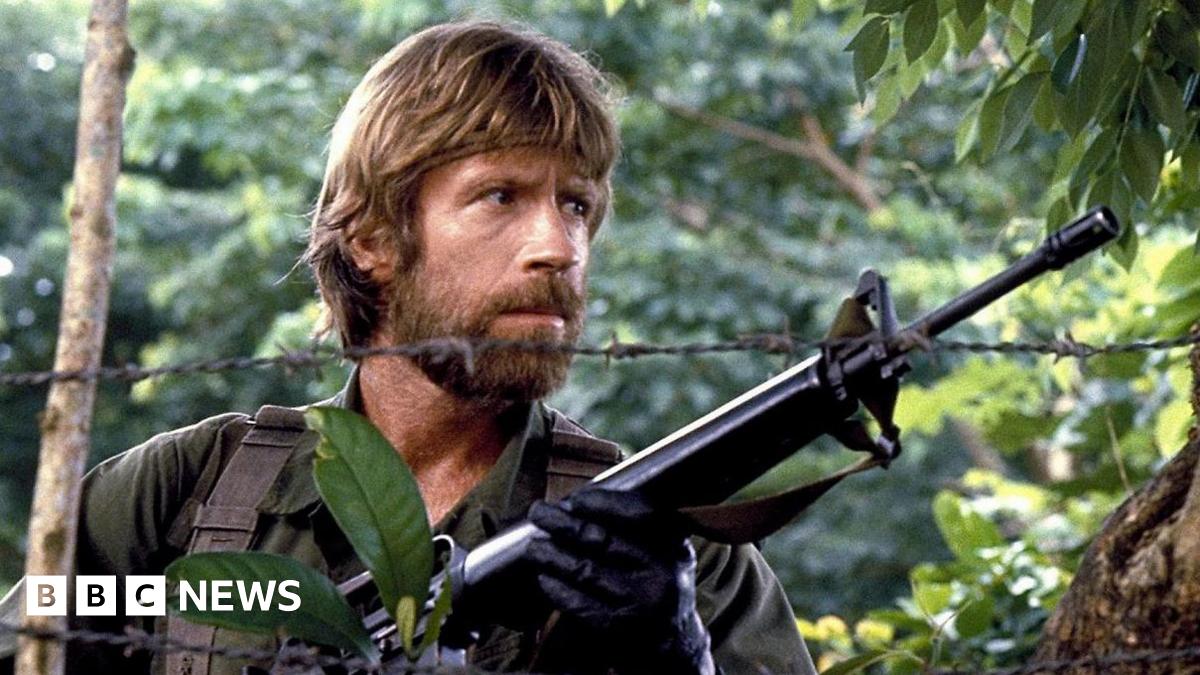 Chuck Norris: de la filme de acțiune la fenomenul meme-urilor A fost o vedetă de cinema, un expert în arte marțiale și, neașteptat, o legendă a internetului