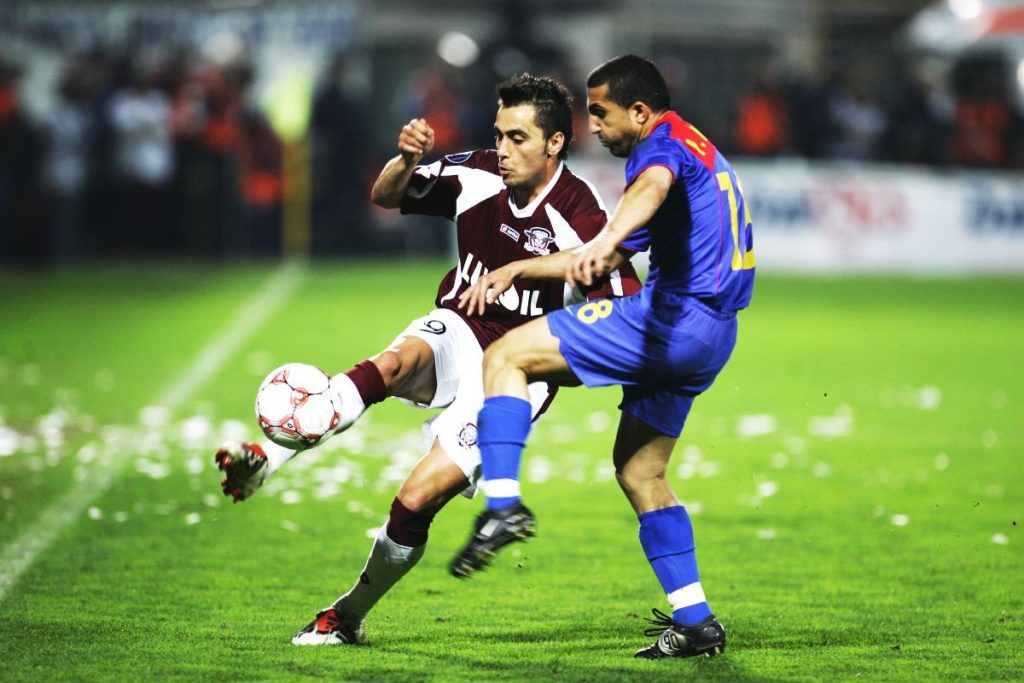 Buga, despre CFR Cluj – Rapid: „Le lipsește un mijlocaș central bun” Mugurel Buga, golgheterul all-time al Rapidului în cupele europene, a vorbit pentru Gazeta Sporturilor despre duelul de vineri din Gruia dintre CFR Cluj și Rapid București