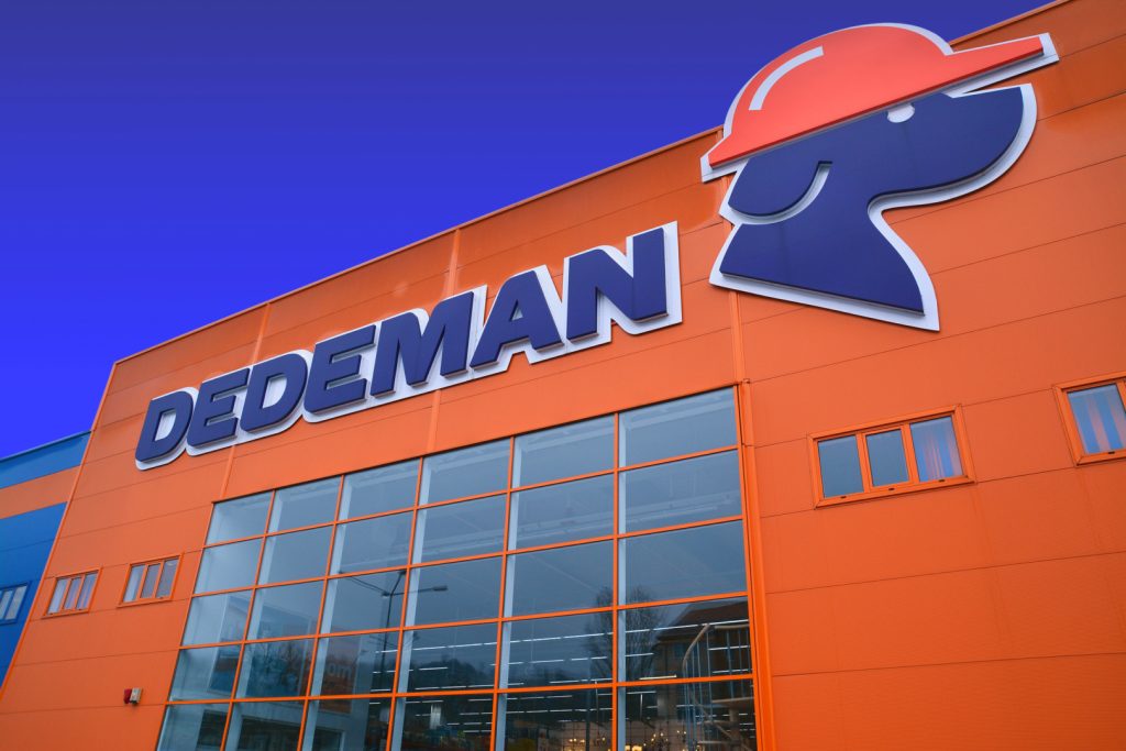 Consiliul Concurenței analizează preluarea Carrefour de către Dedeman Consiliul Concurenței a anunțat, printr-un comunicat oficial, că analizează tranzacția prin care Pavăl Holding SRL, controlată de frații Pavăl, intenționează să preia grupul Carrefour în România