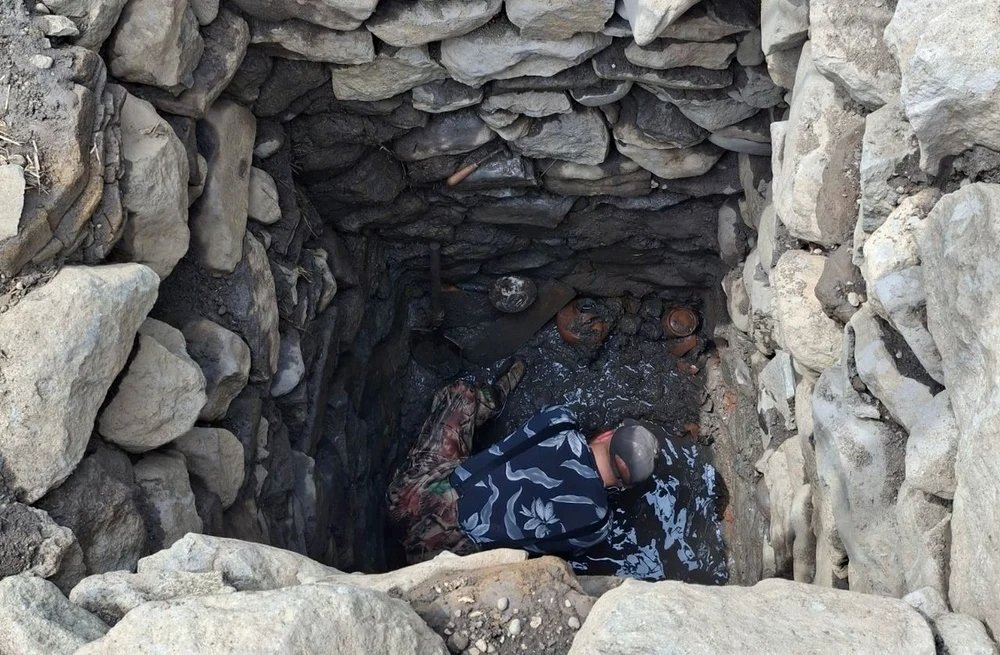 O fântână uitată, transformată într-o capsulă a timpului, scoate la iveală noi detalii despre viața de zi cu zi din Dacia romană