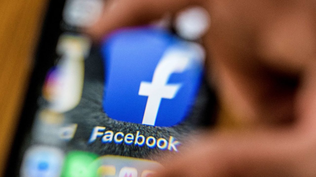 Facebook, afectat de o defecțiune majoră: ce înseamnă mesajul „cont temporar indisponibil” Milioane de utilizatori din întreaga lume s-au confruntat, recent, cu o întrerupere majoră a serviciilor Facebook