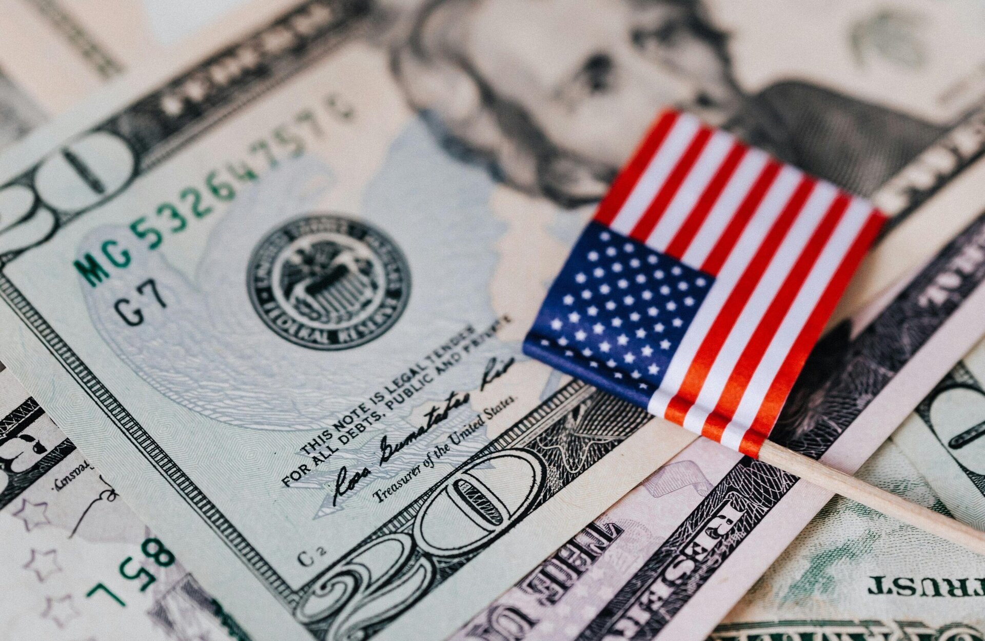 Socialismul și capitalismul: o relație mai complicată decât pare O veche zicală spune că un conservator este, de fapt, un liberal care a fost jefuit