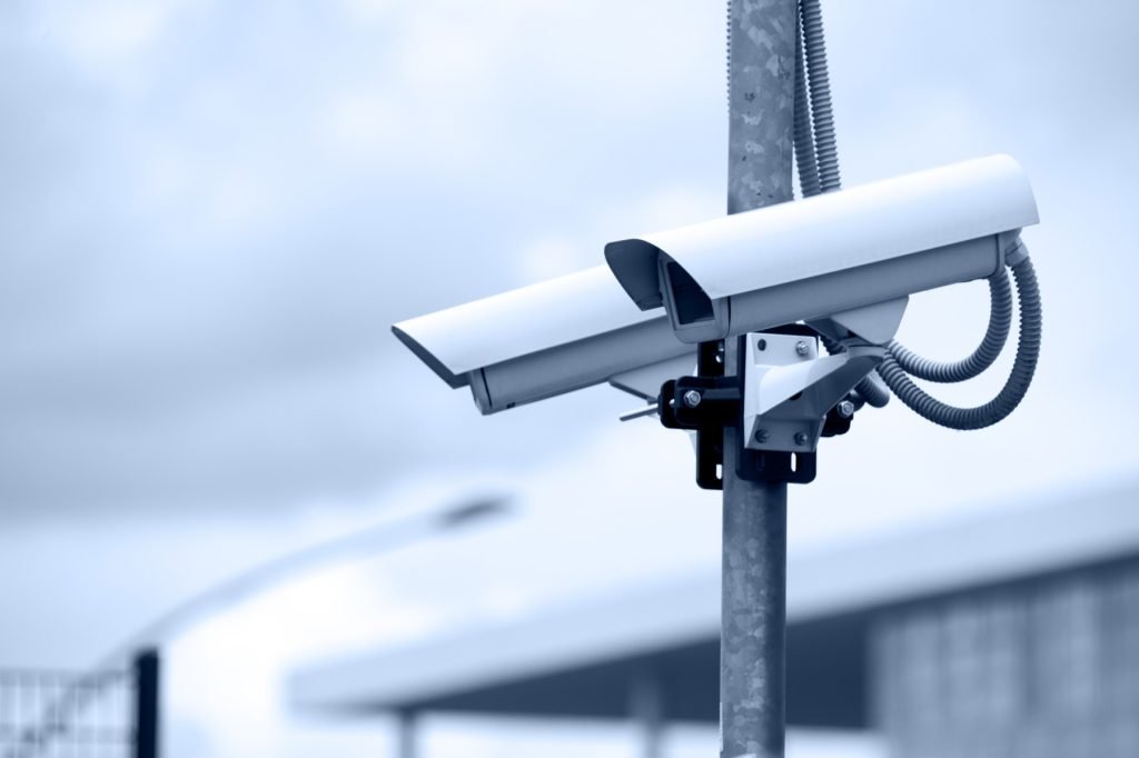 Sistemul e-SIGUR funcționează, dar nu este pe deplin integrat cu toate camerele de supraveghere Poliția Română a transmis o serie de precizări referitoare la funcționarea sistemului e-SIGUR, subliniind că acesta este operațional încă din 1 ianuarie 2025