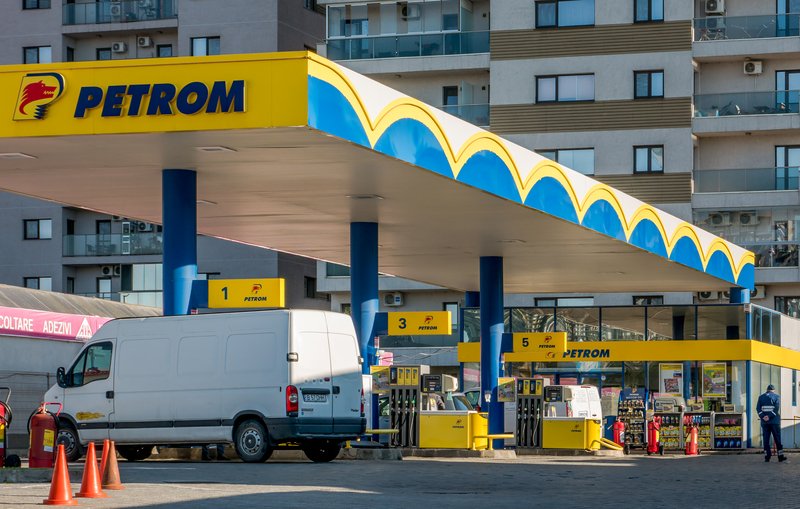 Prețurile carburanților explodează: Benzinăria din București vinde benzina cu aproape 9 lei litrul Șoferii români se confruntă cu o nouă scumpire a carburanților, după ce prețul benzinei și motorinei a crescut simțitor peste noapte
