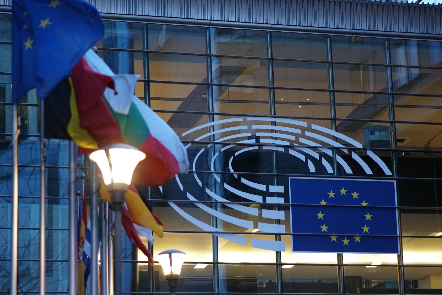 Comisia Europeană cere pregătiri pentru criza energetică, pe fondul tensiunilor din Orientul Mijlociu Bruxelles-ul solicită statelor membre ale Uniunii Europene să inițieze demersuri coordonate pentru a asigura aprovizionarea cu petrol și produse petroliere, pe fondul instabilității din Orientul Mijlociu