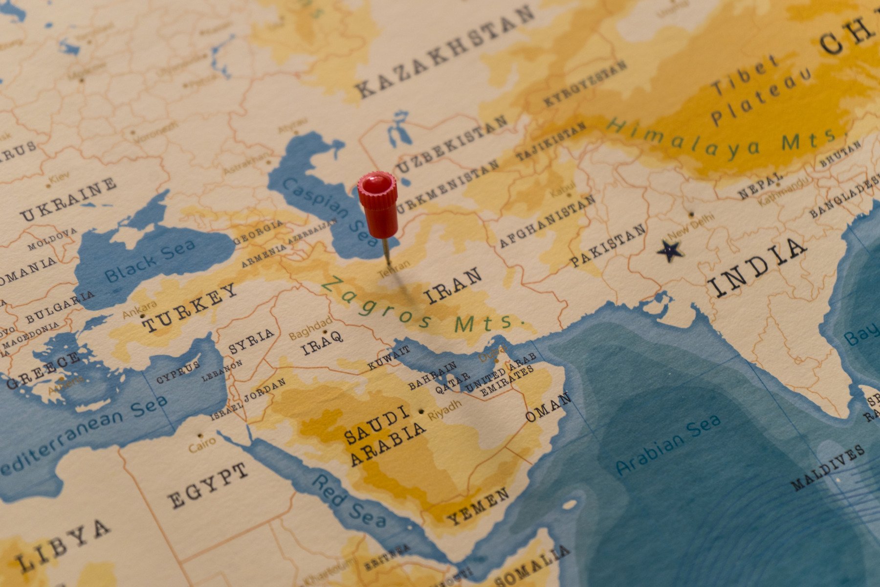 Iranul forțează o criză regională în conflictul cu SUA și Israel Escaladarea conflictului dintre Statele Unite, Israel și Iran ar putea avantaja Teheranul, în ciuda superiorității militare evidente a adversarilor săi, conform analiștilor