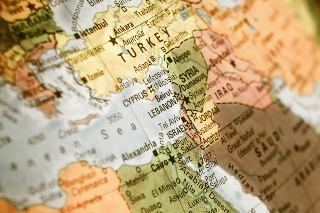 Erdogan acuză Israelul de „masacrarea a sute de mii de persoane” Președintele Turciei, Recep Tayyip Erdogan, a lansat vineri acuzații dure la adresa Israelului, pe care l-a acuzat de „masacrarea a sute de mii de persoane în Orientul Mijlociu”
