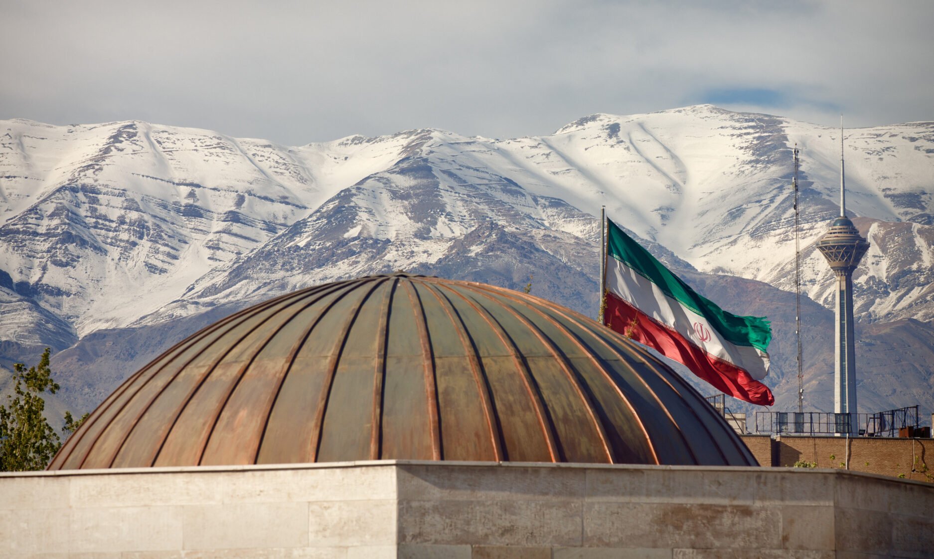 Iranul rămâne ferm pe poziție în privința armelor nucleare, dar un semn de întrebare persistă Iranul nu își va modifica politica privind dezvoltarea armelor nucleare, a declarat ministrul de externe Abbas Araqchi, potrivit declarațiilor preluate miercuri de presa iraniană