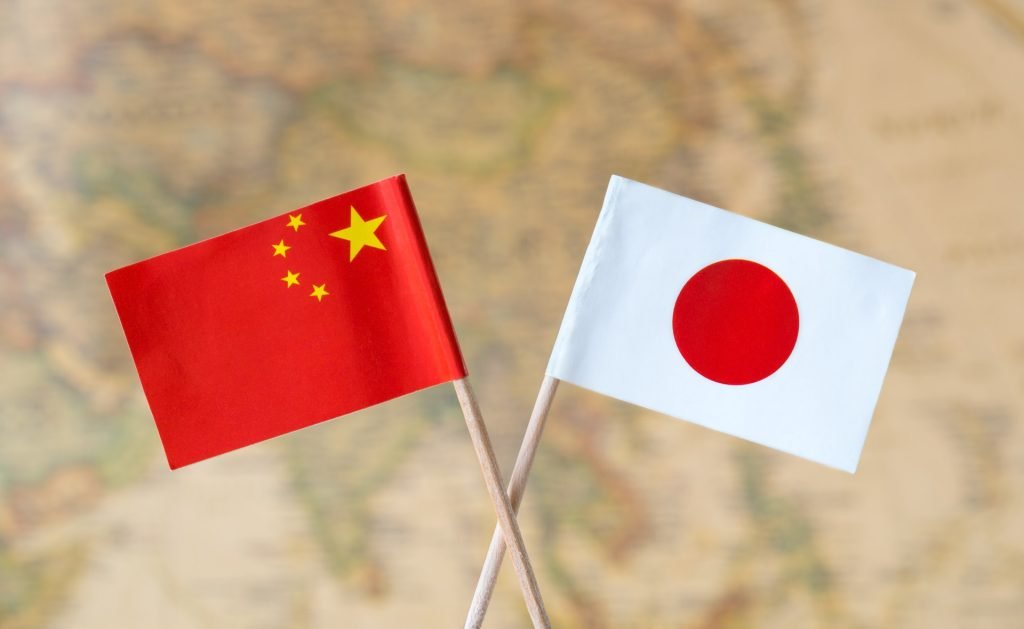 Guvernul japonez se pregătește să recalibreze relațiile diplomatice cu China, renunțând la descrierea acesteia drept „una dintre cele mai importante”, potrivit unui proiect al raportului diplomatic anual, analizat de Reuters
