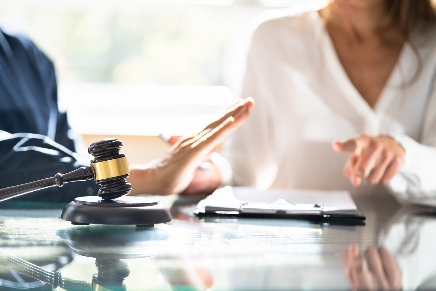 Dreptul de preempțiune – cum funcționează și ce presupune Dreptul de preempțiune este un mecanism juridic care oferă unei persoane sau entități prioritatea de a cumpăra un bun, înaintea altor potențiali cumpărători