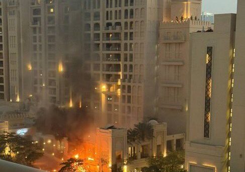 Monarhiile din Golf, puse la încercare: O regiune a stabilității, zguduită de noi tensiuni De ani de zile, monarhiile din Golf au încercat să se prezinte drept o oază de calm și prosperitate, un refugiu pentru investiții și turiști, imun la instabilitatea geopolitică a Orientului Mijlociu