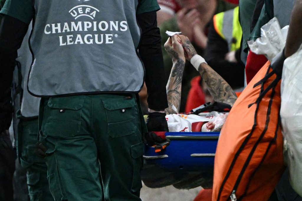 Accidentare groaznică pentru Noa Lang: A riscat să-și piardă un deget într-un meci cu Liverpool Noa Lang, atacantul lui Galatasaray, a suferit o accidentare teribilă în meciul retur din optimile Champions League contra lui Liverpool
