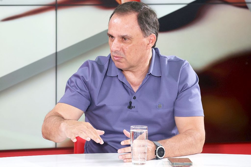 Panduru alege mijlocul terenului pentru barajul România – Turcia Fostul mare mijlocaș al echipei naționale, Basarab Panduru, a oferit o analiză a posibilei formule de start pentru România în barajul cu Turcia, de pe 26 martie, de la Istanbul