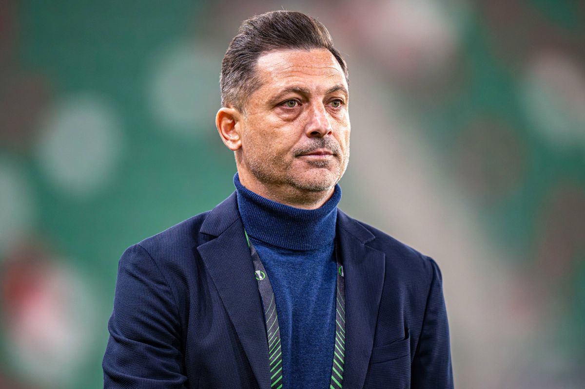 Mirel Rădoi revine la FCSB: Va antrena echipa până în vară, fără salariu Gigi Becali, patronul celor de la FCSB, a anunțat că Mirel Rădoi va prelua echipa de fotbal până în vară