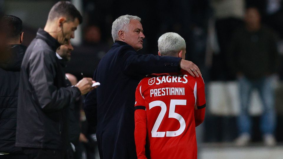 Gil Vicente și Benfica închid etapa a 24-a din Liga Portugal Echipele Gil Vicente și Benfica se vor duela în ultima partidă a etapei a 24-a din Liga Portugal, un meci care promite spectacol