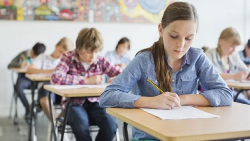 Elevii: Ora de începere la 9 nu e potrivită pentru România