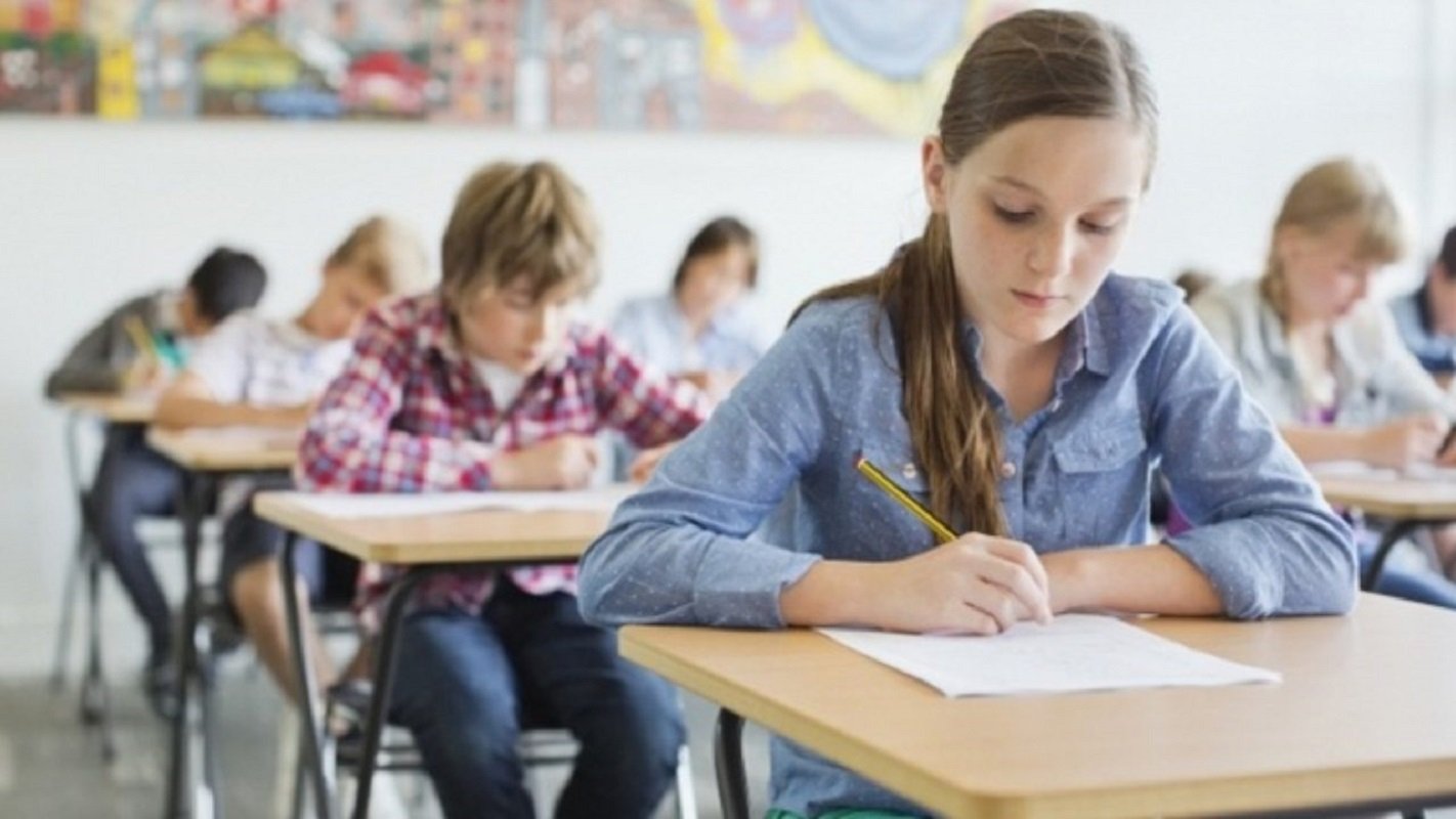 Elevii: Ora de începere la 9 nu e potrivită pentru România