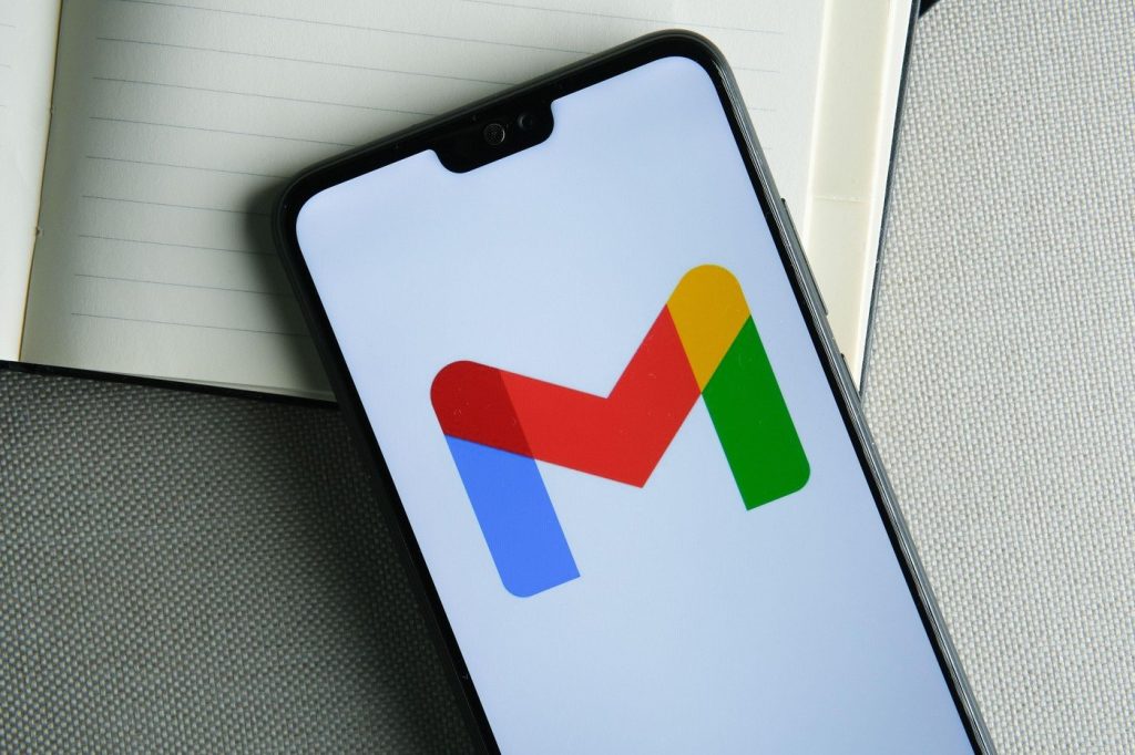 Spațiul din contul Google: Cum să faci curățenie fără să pierzi date importante Te confrunți cu spațiul de stocare din contul Google care se umple rapid? Fie că este vorba despre Gmail, Google Drive sau Google Photos, soluția pentru a elibera spațiu nu este să ștergi la întâmplare, ci să acționezi inteligent