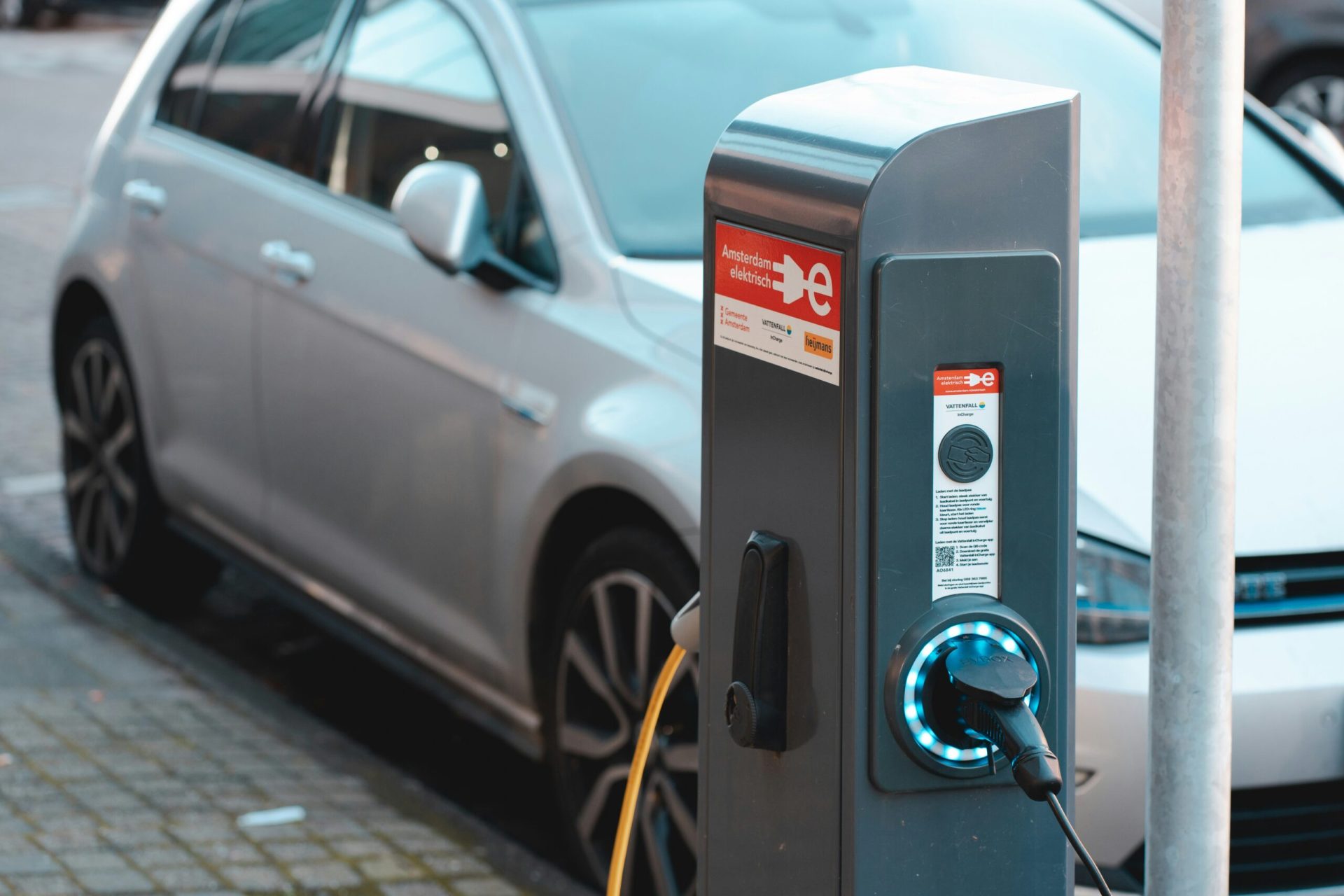 Stații de încărcare electrice de un milion de euro, pentru sectorul 3