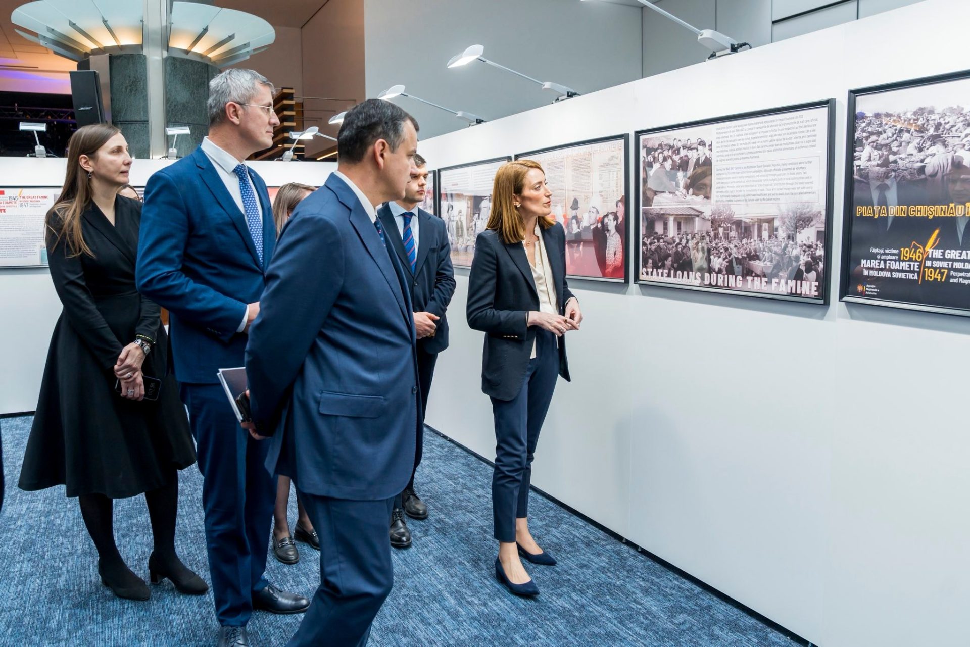 Expoziție despre Marea Foamete din Moldova Sovietică, inaugurată în Parlamentul European O expoziție dedicată Marii Foamete din Moldova Sovietică (1946-1947), un eveniment tragic care a provocat pierderi masive de vieți omenești, a fost inaugurată în Parlamentul European