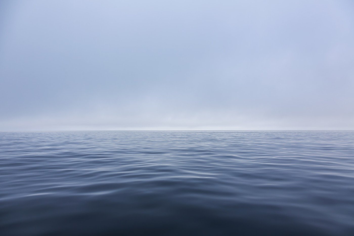 Un experiment în Atlantic testează absorbția de carbon a oceanelor Un test recent desfășurat în Oceanul Atlantic explorează posibilitatea accelerării procesului natural de absorbție a dioxidului de carbon (CO₂) de către oceane