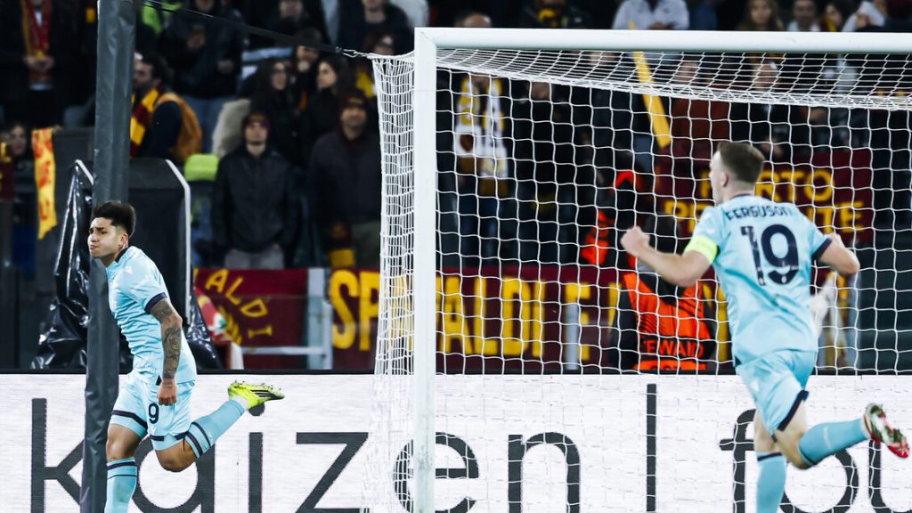 Bologna învinge Roma după un meci dramatic în prelungiri: Va juca în sferturile de finală Bologna a învins AS Roma cu scorul de 4-3 după prelungiri într-un meci palpitant, disputat joi seara